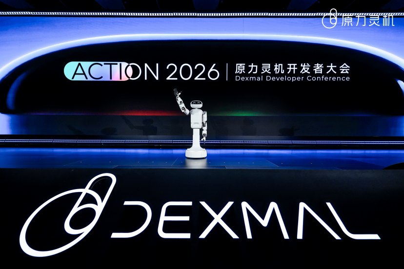 原力灵机连发五大新品:要“点燃”具身智能从模型走向生产力的「三级火箭」